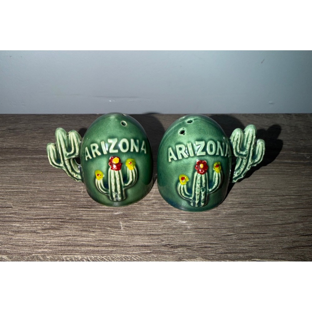 Vintage Arizona Saguaro Cactus Salt and Pepper Shakers Ceramic Japan Souvenir